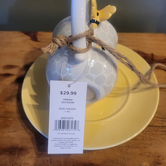 Honeybee Mug and Saucer Bird Feeder - White and Yellow - Picture 4 of 4